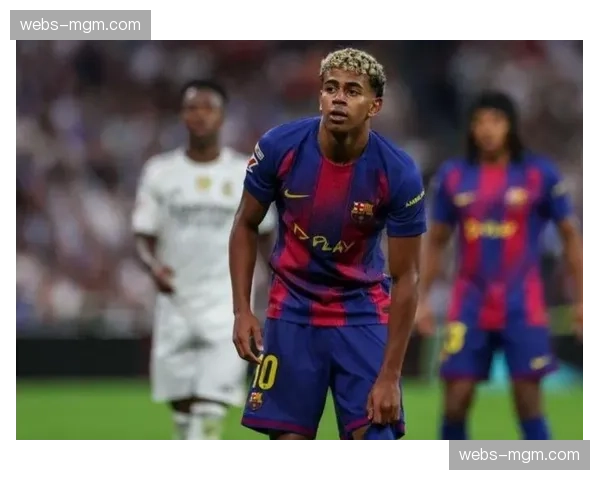 西甲赛场争议瞬间：巴萨进球因亚马尔手球在先被VAR取消