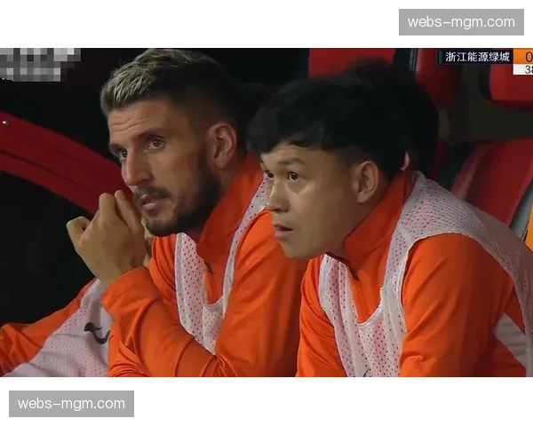 联盟讨论新规,拟对拖延比赛恢复时间的行为出示黄牌 联盟讨论新规,拟对拖延比赛恢复时间的行为出示黄牌